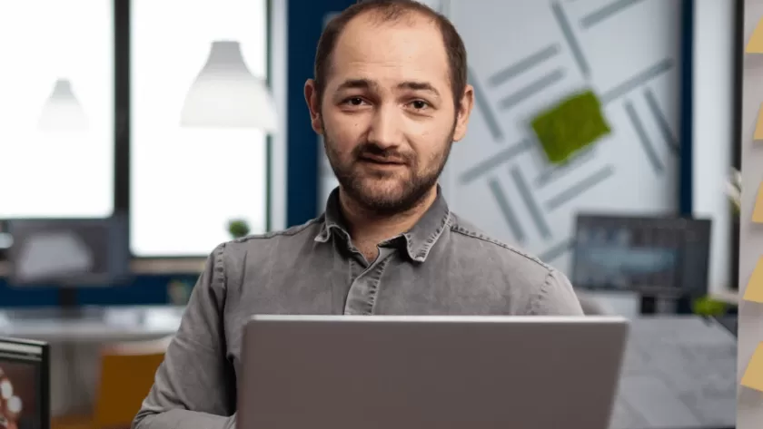Intelligent virtual assistants are redefining 2025 workflows—streamlining tasks, boosting efficiency, and transforming team collaboration.